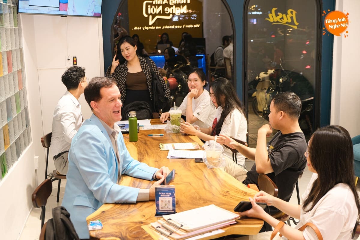 Giáo viên vui vẻ, nhiệt tình
